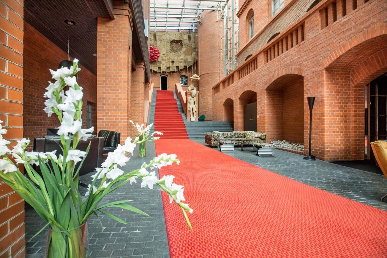 Hotel Blow Up Hall 5050 Poznań Eksteriør billede